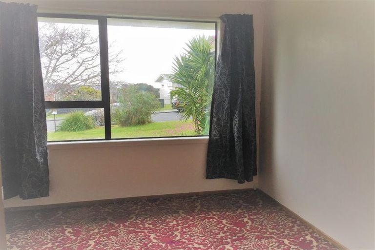 Photo of property in 34 Kirrie Avenue, Te Atatu South, Auckland, 0610