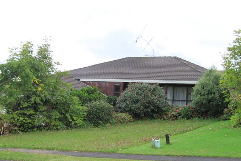 Photo of property in 16 Voltaire Court, Botany Downs, Auckland, 2010