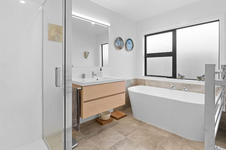 Photo of property in 6 Kingi Te Ahoaho Place, Otaki, 5512