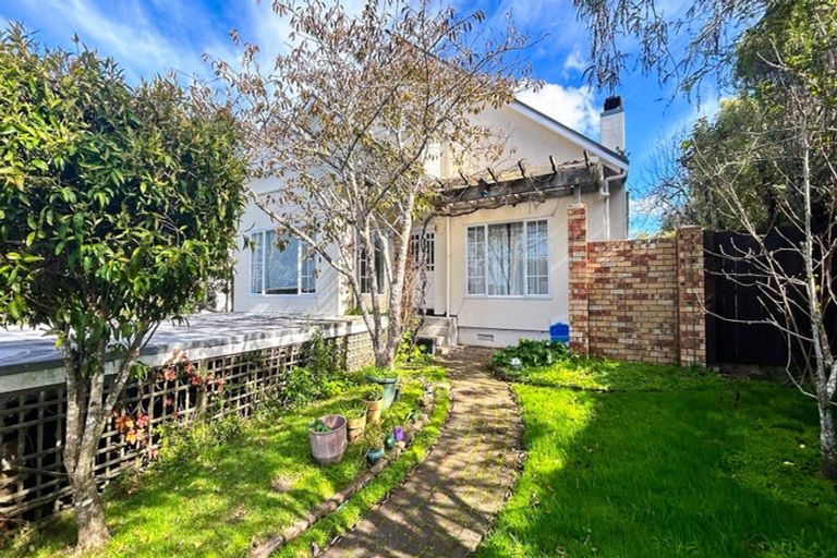 Photo of property in 33 Churchill Road, Cockle Bay, Auckland, 2014