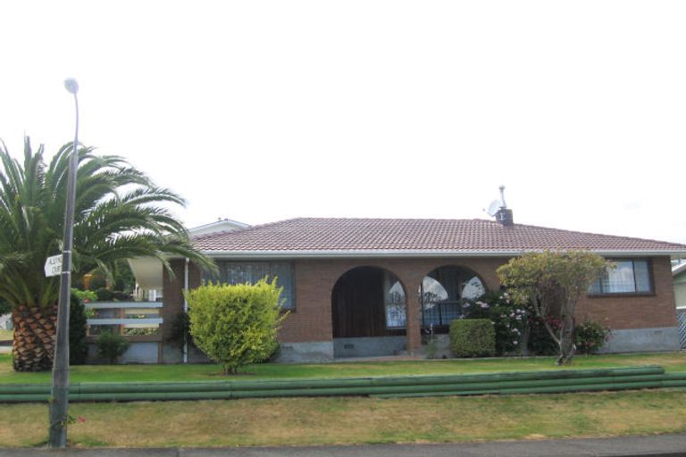 Photo of property in 2 Alleyne Court, Brown Owl, Upper Hutt, 5018