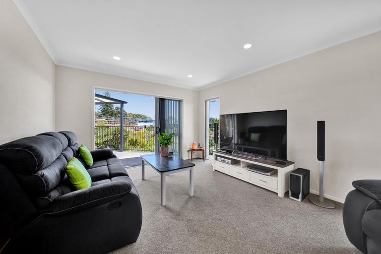 Photo of property in 5 Condor Crescent, Waiwhakaiho, New Plymouth, 4312