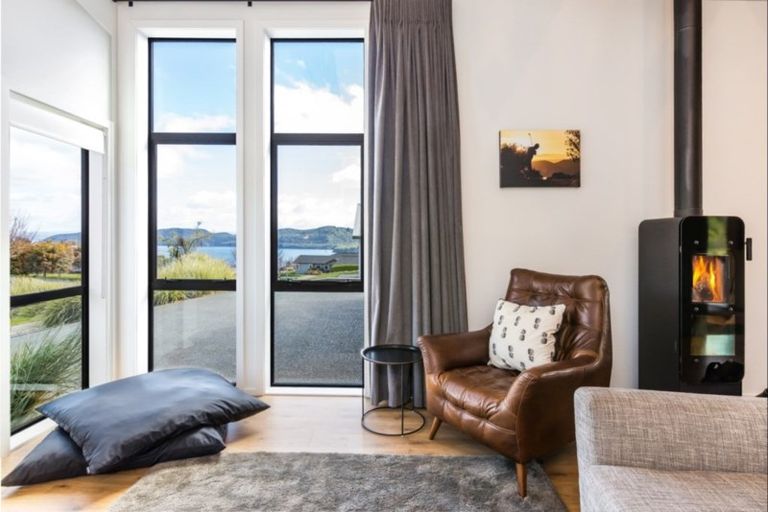 Photo of property in 2 Peregrine Place, Kinloch, Taupo, 3377