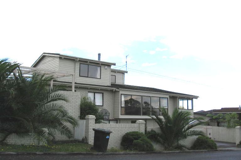 Photo of property in 2/851 Beach Road, Waiake, Auckland, 0630