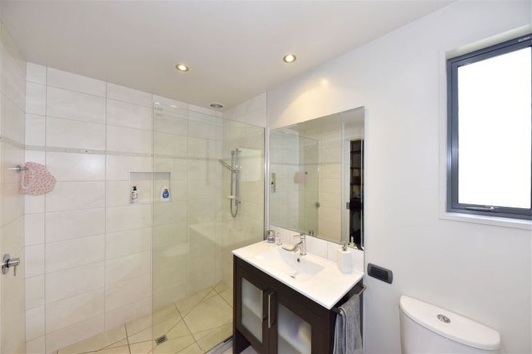 Photo of property in 27 Strowan Road, Strowan, Christchurch, 8052