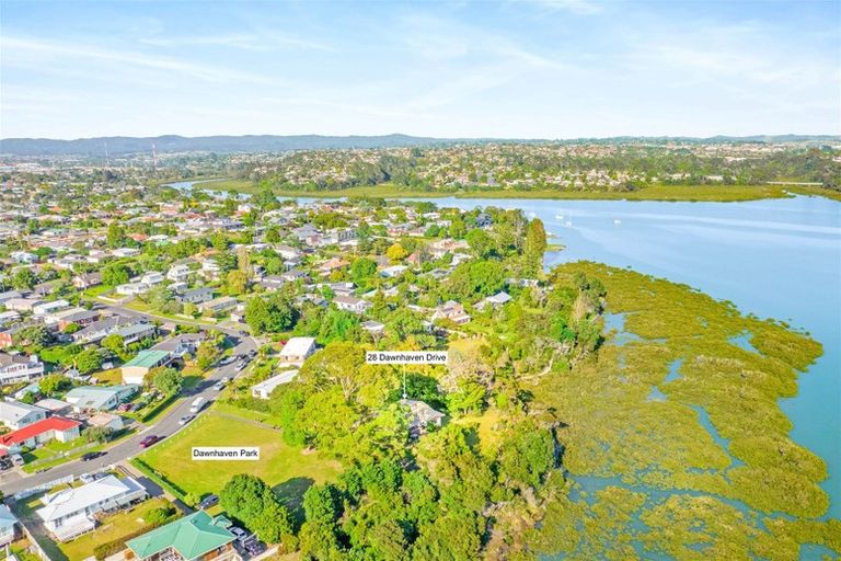 Photo of property in 28 Dawnhaven Drive, Te Atatu Peninsula, Auckland, 0610