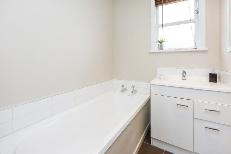 Photo of property in 4 Kukupa Grove, Heretaunga, Upper Hutt, 5018