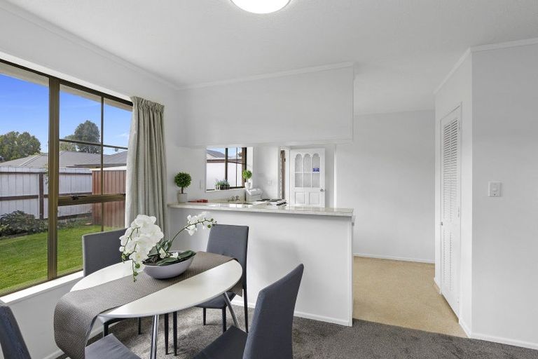 Photo of property in 2/59 Kowhai Avenue, Ebdentown, Upper Hutt, 5018