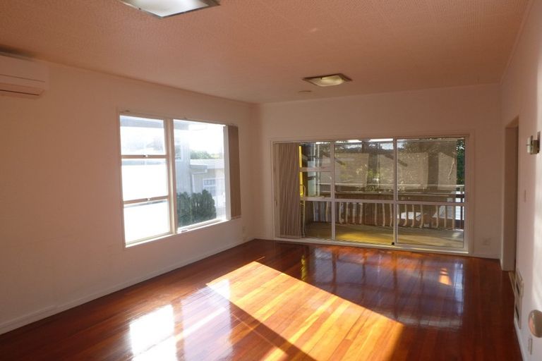 Photo of property in 21 Lake Road, Northcote, Auckland, 0627