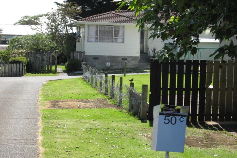Photo of property in 74 Kiwi Esplanade, Mangere Bridge, Auckland, 2022
