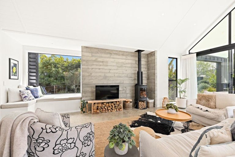 Photo of property in 75 Sandpiper Avenue, Point Wells, 0986