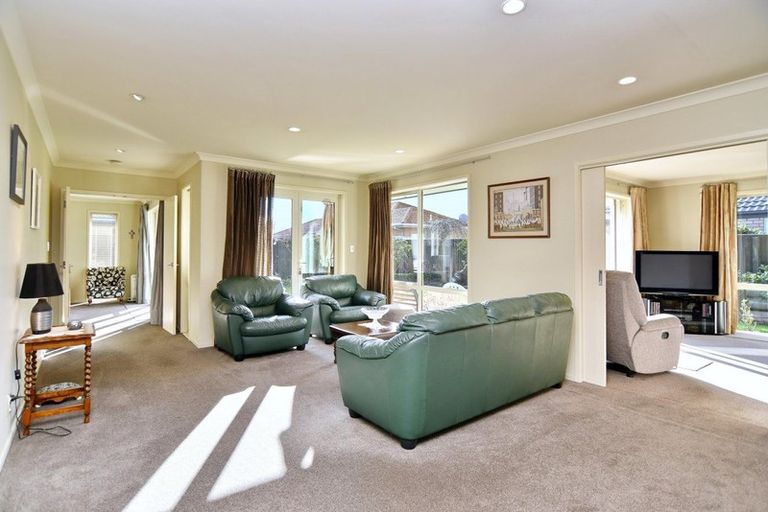 Photo of property in 8 Ross Place, Northwood, Christchurch, 8051