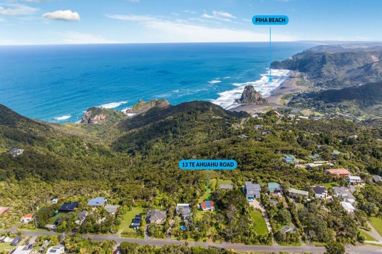 Photo of property in 13 Te Ahuahu Road, Piha, New Lynn, 0772