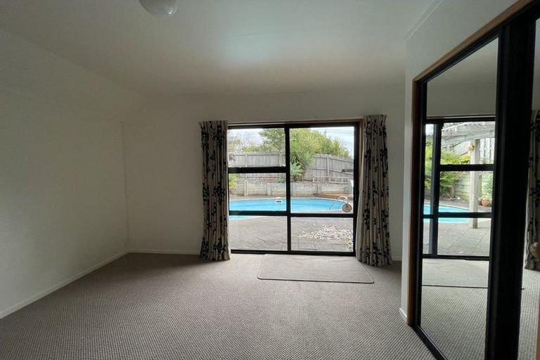 Photo of property in 1 Calypso Place, Rothesay Bay, Auckland, 0630
