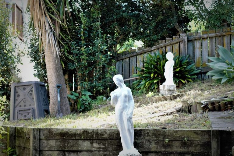 Photo of property in 80m Tirimoana Road, Te Atatu South, Auckland, 0602