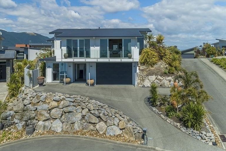 Photo of property in 18 Istana Place, Britannia Heights, Nelson, 7010