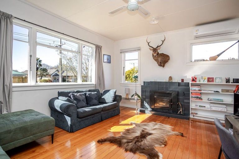 Photo of property in 3 Victoria Avenue, Dannevirke, 4930