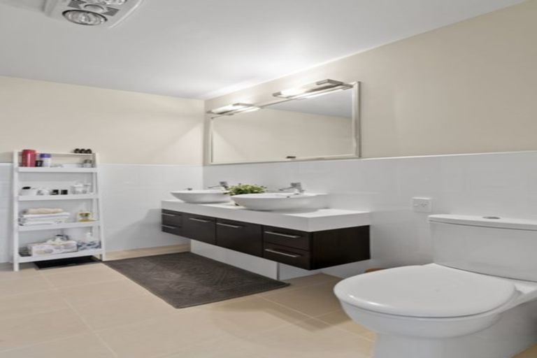 Photo of property in 1 Kensington Drive, Orewa, 0931