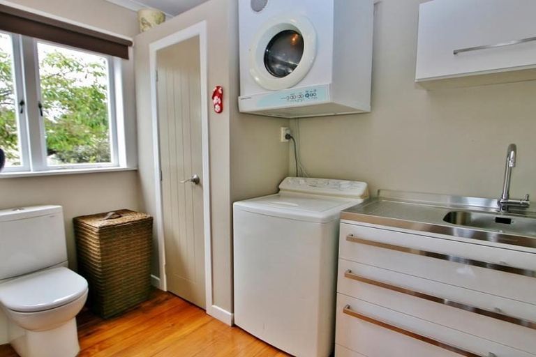 Photo of property in 77 Elliston Crescent, Stanmore Bay, Whangaparaoa, 0932