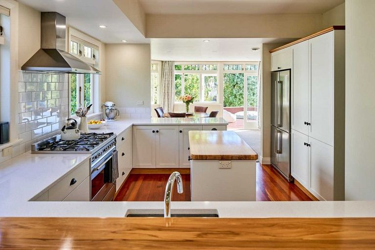 Photo of property in 3 Dillon Street, Lowry Bay, Lower Hutt, 5013