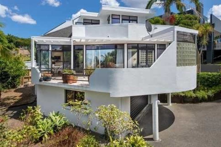 Photo of property in 1/103 Aberdeen Road, Castor Bay, Auckland, 0620