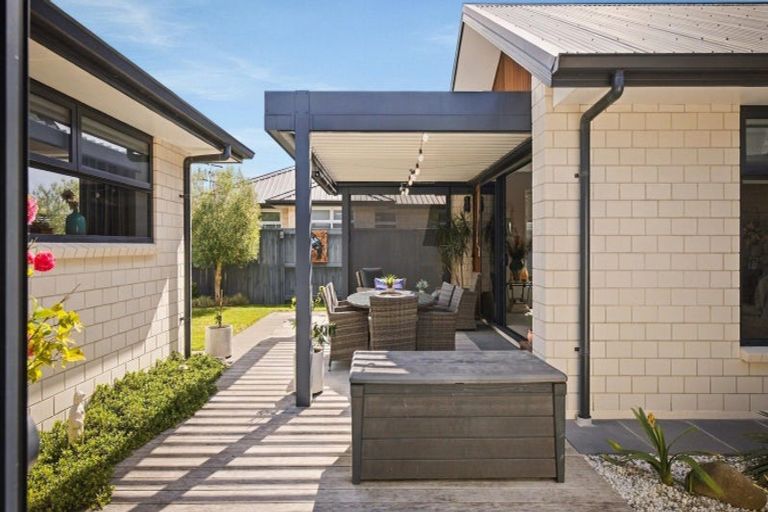Photo of property in 6 Sarcodia Place, Papamoa Beach, Papamoa, 3118
