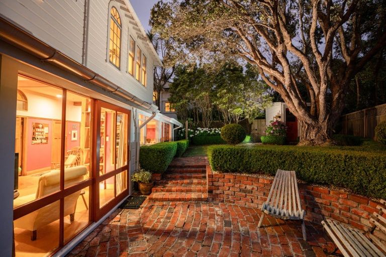 Photo of property in 42 Central Terrace, Kelburn, Wellington, 6012