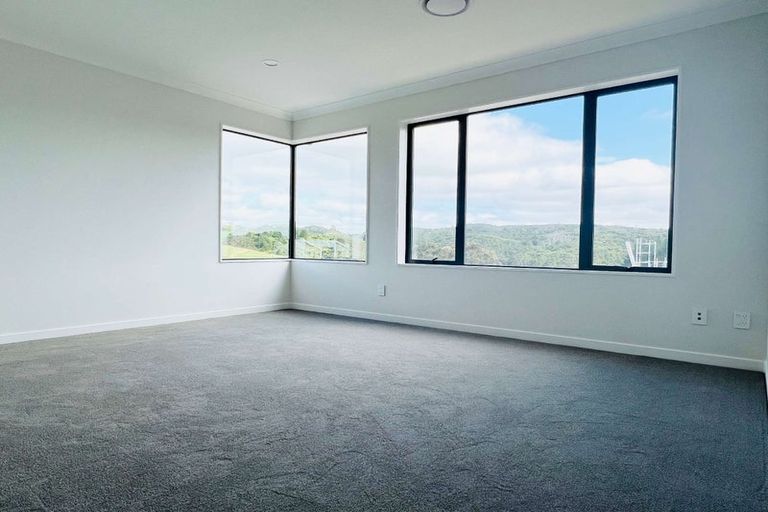 Photo of property in 40 Kotuitui Drive, Wainui, 0992