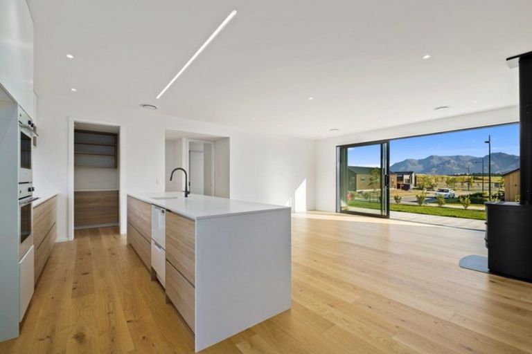 Photo of property in 33 Obelisk Street, Wanaka, 9305