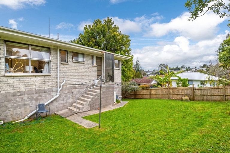 Photo of property in 1/14a Camrose Place, Glenfield, Auckland, 0629