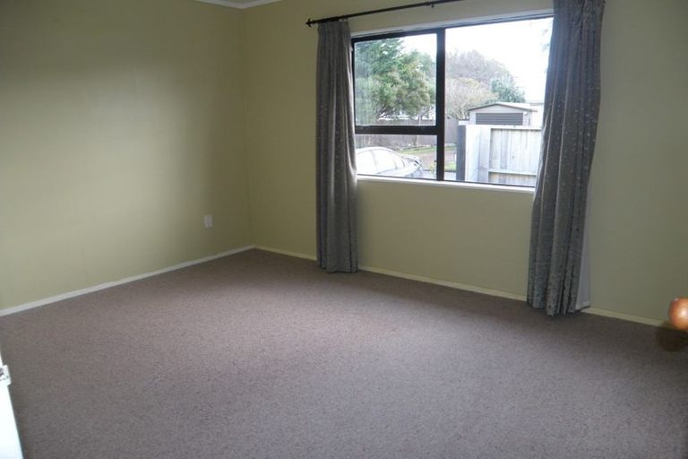 Photo of property in 3 Atarau Grove, Paraparaumu, 5032