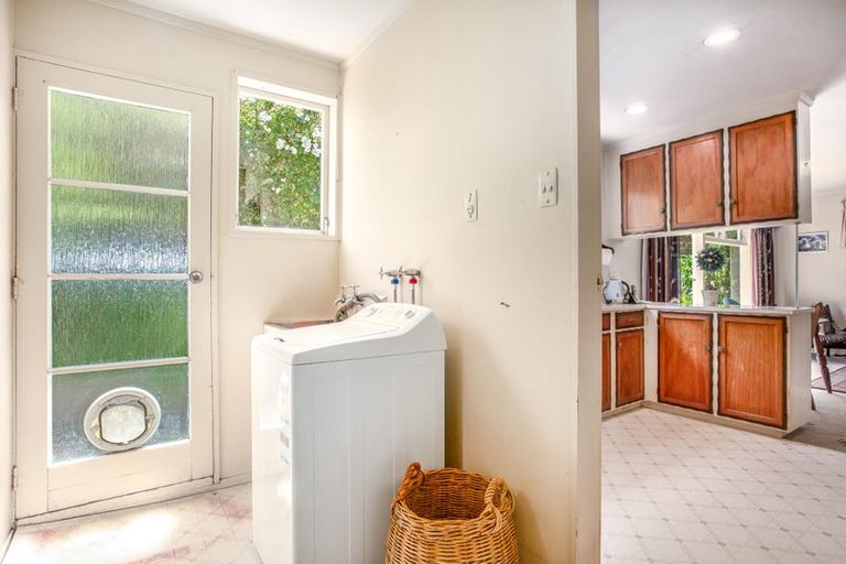 Photo of property in 105b Taylor Terrace, Tawa, Wellington, 5028