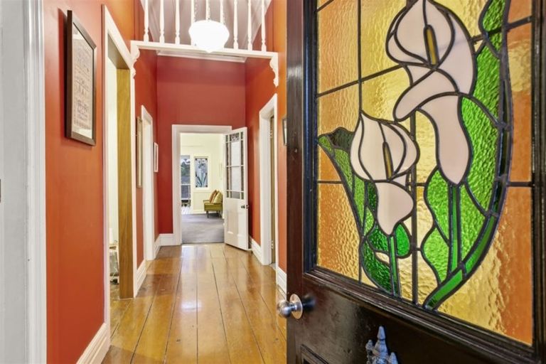 Photo of property in 58 Gladstone Road, Northcote, Auckland, 0627