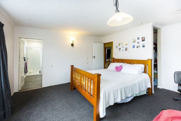 Photo of property in 19 Beryl Grove, Birchville, Upper Hutt, 5018