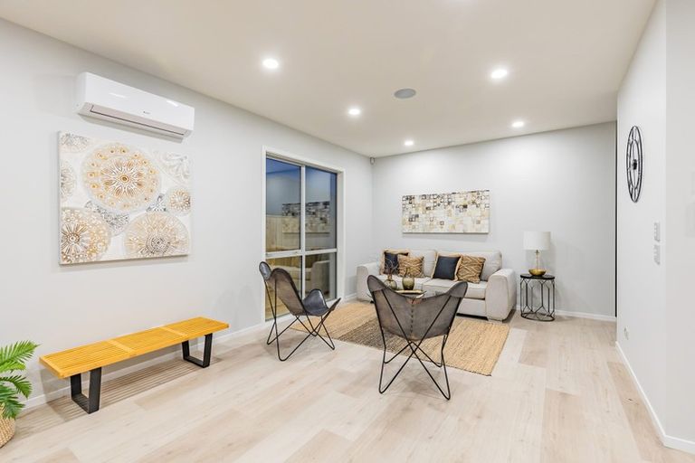 Photo of property in 43 Lumbarda Drive, Kumeu, 0810