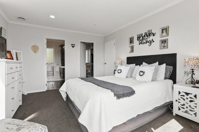 Photo of property in 2/130 Sandspit Road, Shelly Park, Auckland, 2014