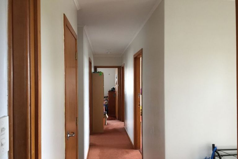 Photo of property in 34 Kirrie Avenue, Te Atatu South, Auckland, 0610