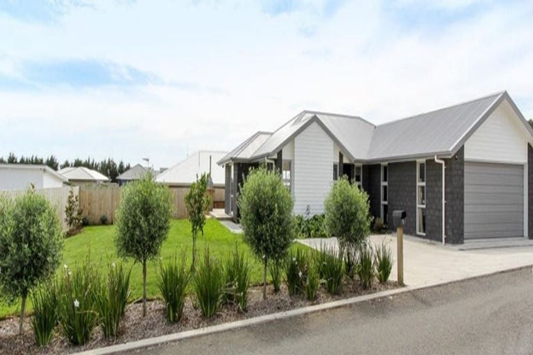 Photo of property in 2 Rayner Way, Glen Avon, New Plymouth, 4312