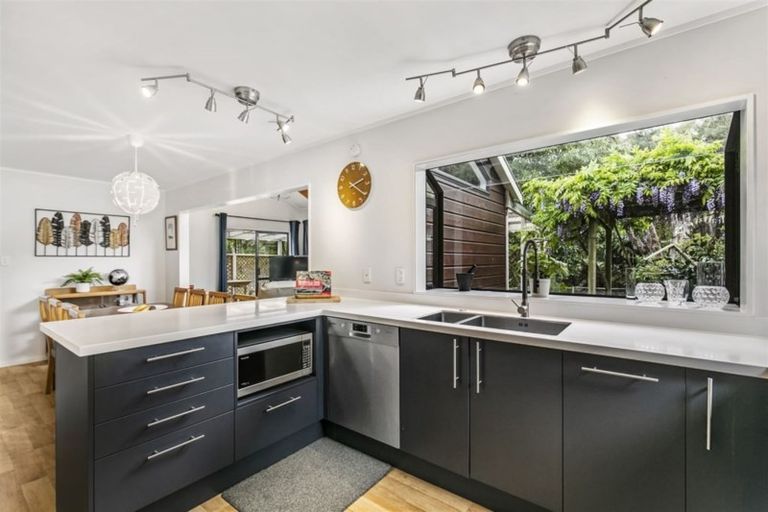 Photo of property in 2/22 Lagoon Way, West Harbour, Auckland, 0618