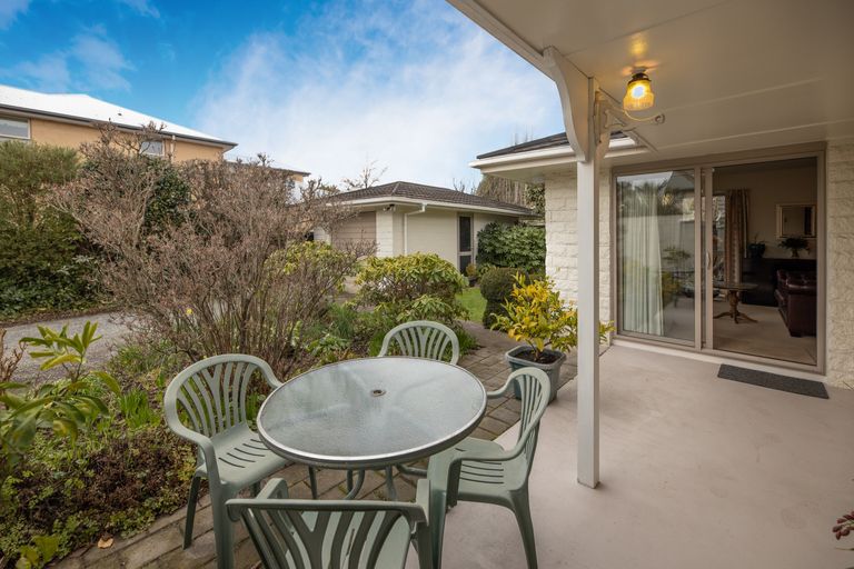 Photo of property in 2/2a Chilcombe Street, Ilam, Christchurch, 8041