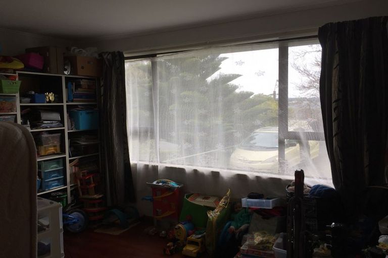 Photo of property in 34 Kirrie Avenue, Te Atatu South, Auckland, 0610