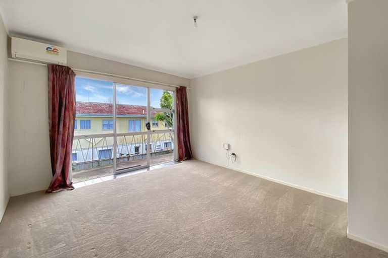 Photo of property in 6/45 Blockhouse Bay Road, Avondale, Auckland, 1026