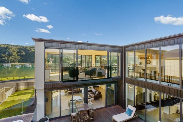 Photo of property in 103 Beach Road, Whangamata, 3620