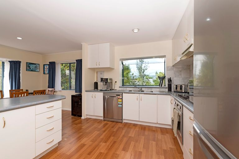 Photo of property in 27 Milan Drive, Glen Eden, Auckland, 0602