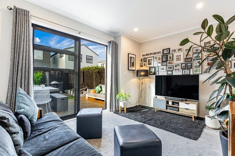 Photo of property in 11 Wai Place, Westgate, Auckland, 0614