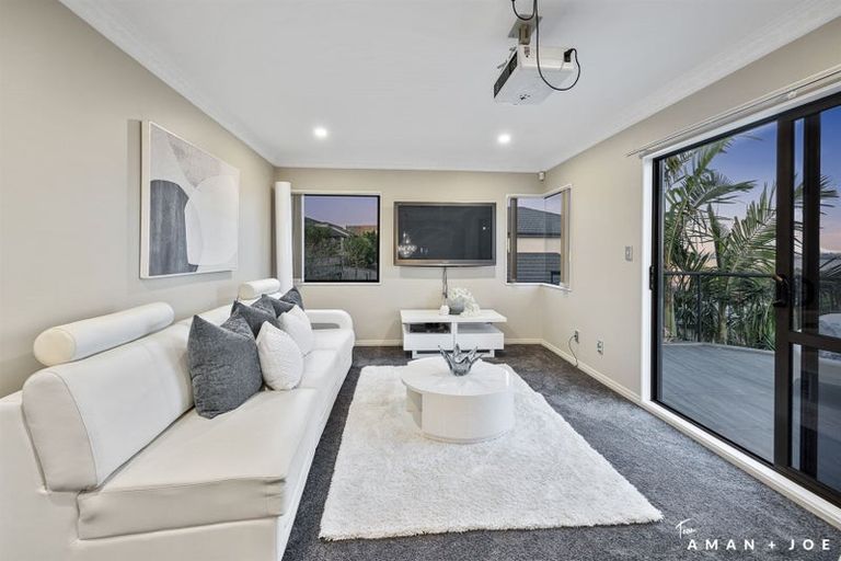 Photo of property in 8 Waikura Drive, Te Atatu Peninsula, Auckland, 0610