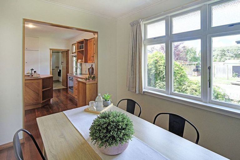 Photo of property in 6 Lansdowne Crescent, Lansdowne, Masterton, 5810