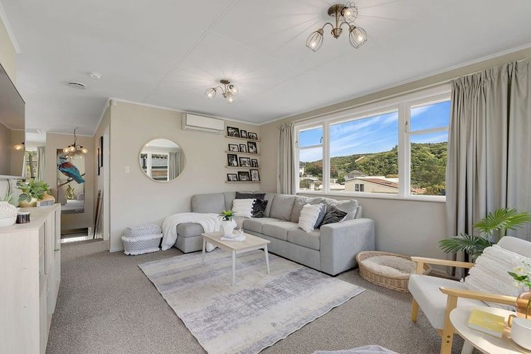 Photo of property in 70 Champion Street, Cannons Creek, Porirua, 5024
