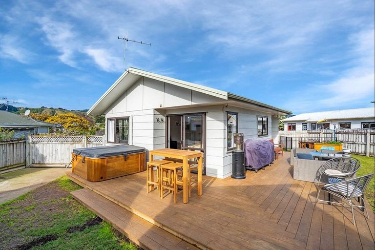 Photo of property in 21 Spackman Crescent, Paraparaumu, 5032