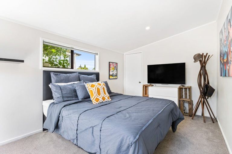 Photo of property in 2/88 Lauderdale Road, Birkdale, Auckland, 0626